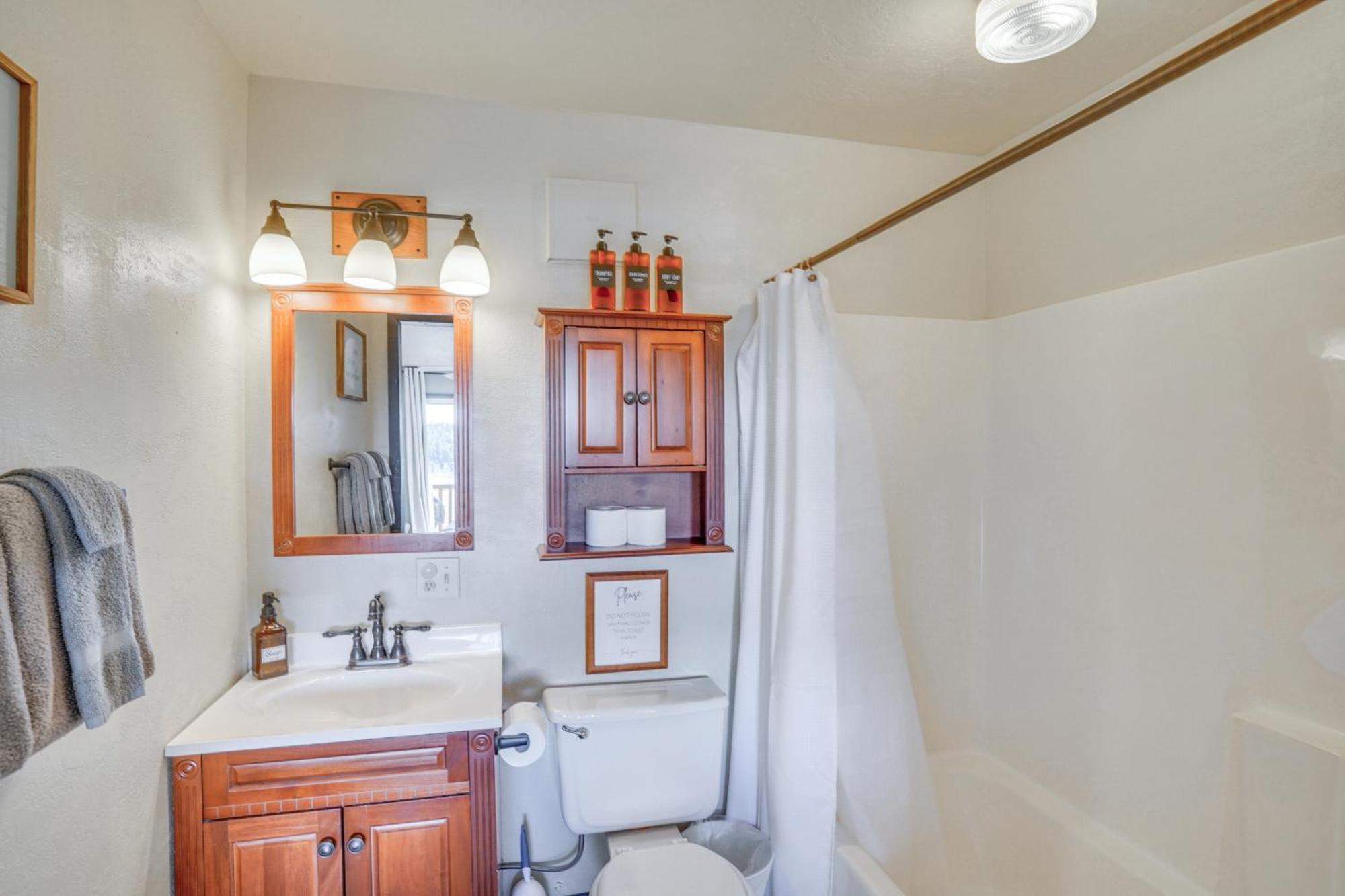 Pet-Friendly Duck Creek Village Retreat With Deck! Exteriör bild