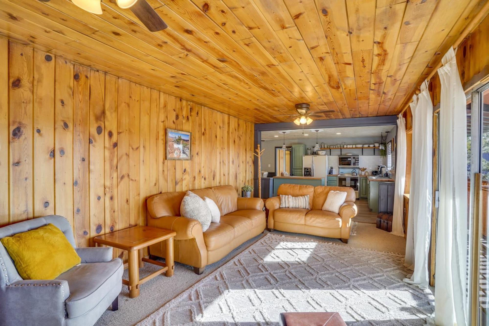 Pet-Friendly Duck Creek Village Retreat With Deck! Exteriör bild